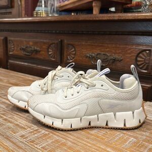 Reebok zig Dynamica athletic shoes size 8
